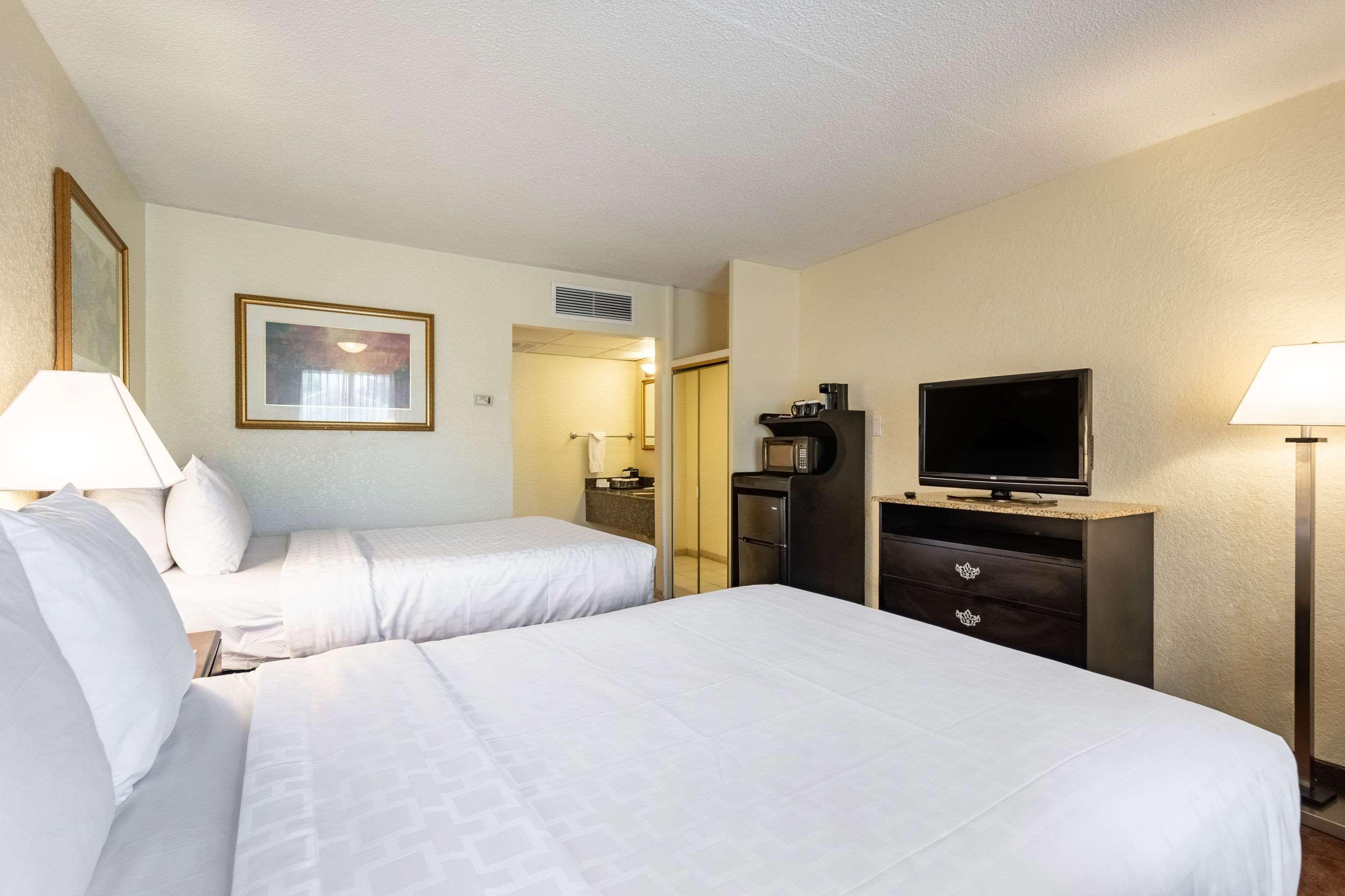 Clarion Inn & Suites Central Clearwater Beach Dış mekan fotoğraf