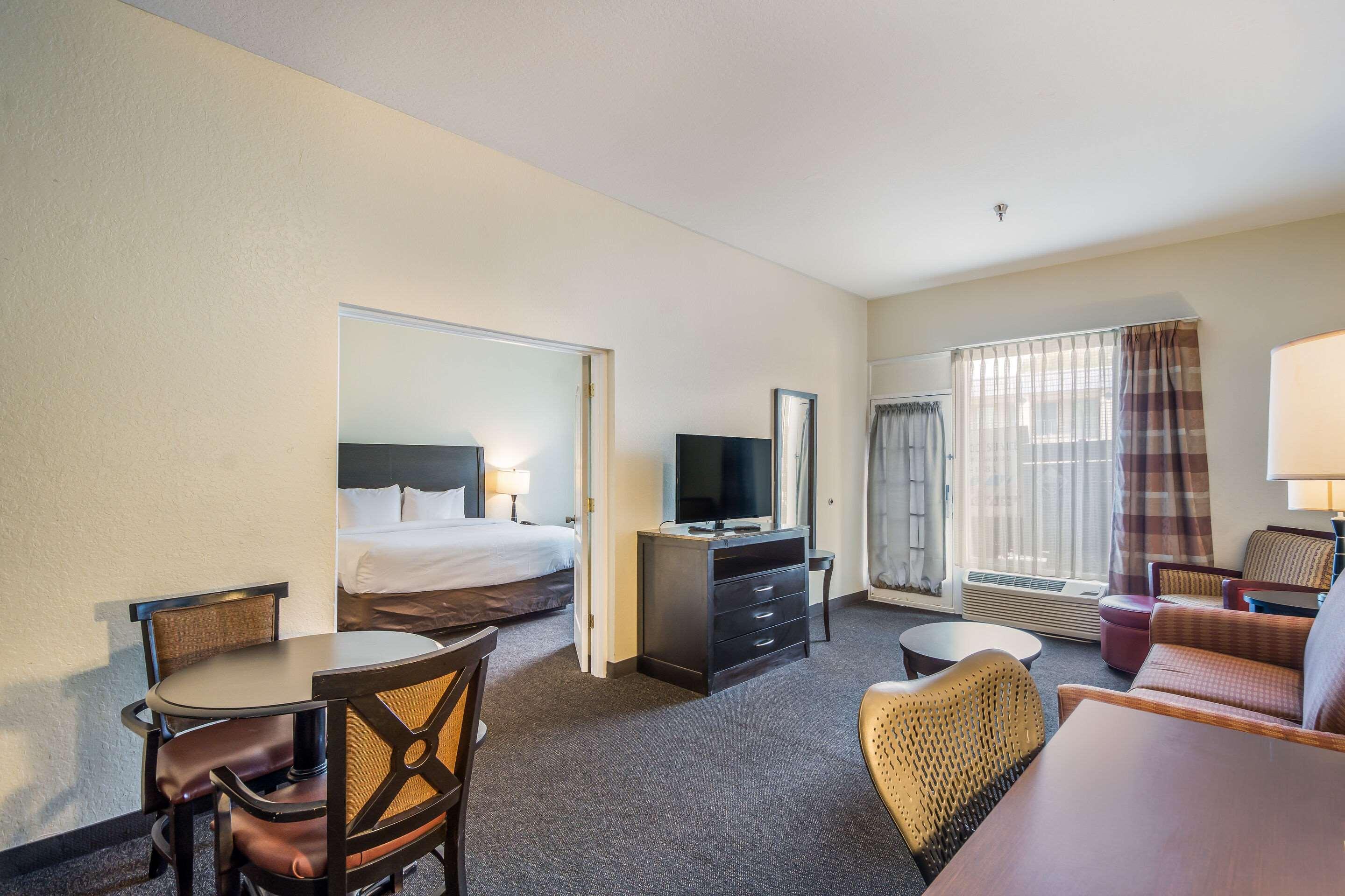 Clarion Inn & Suites Central Clearwater Beach Dış mekan fotoğraf