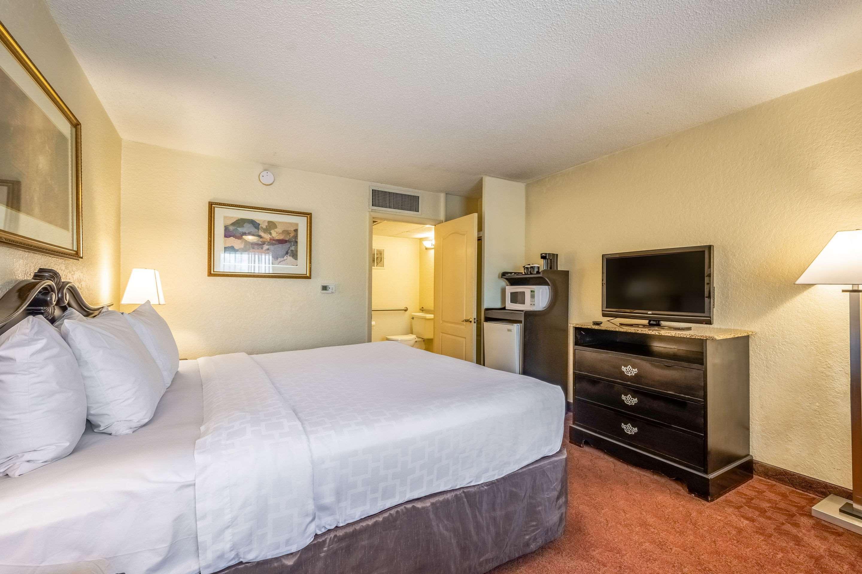 Clarion Inn & Suites Central Clearwater Beach Dış mekan fotoğraf