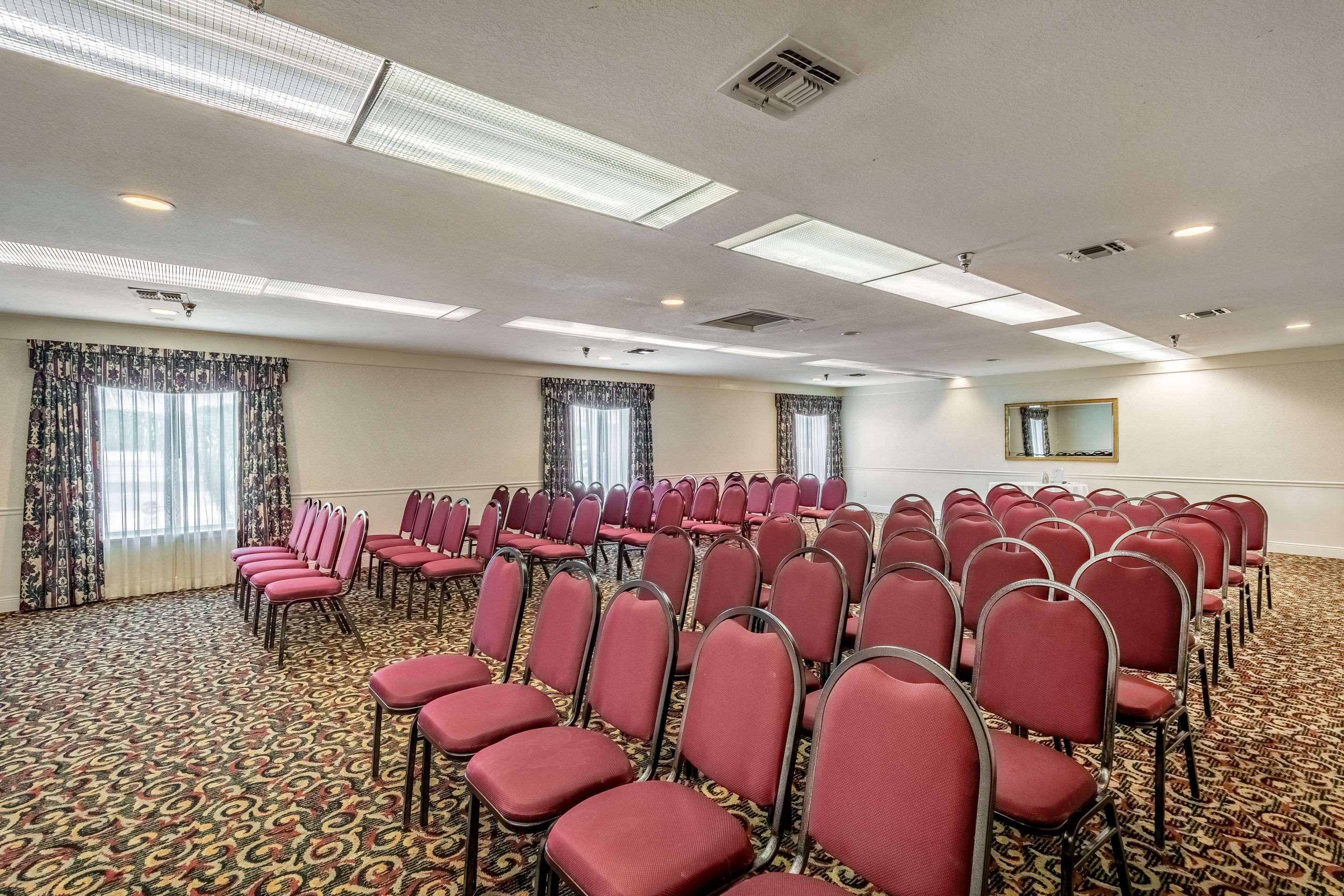 Clarion Inn & Suites Central Clearwater Beach Dış mekan fotoğraf