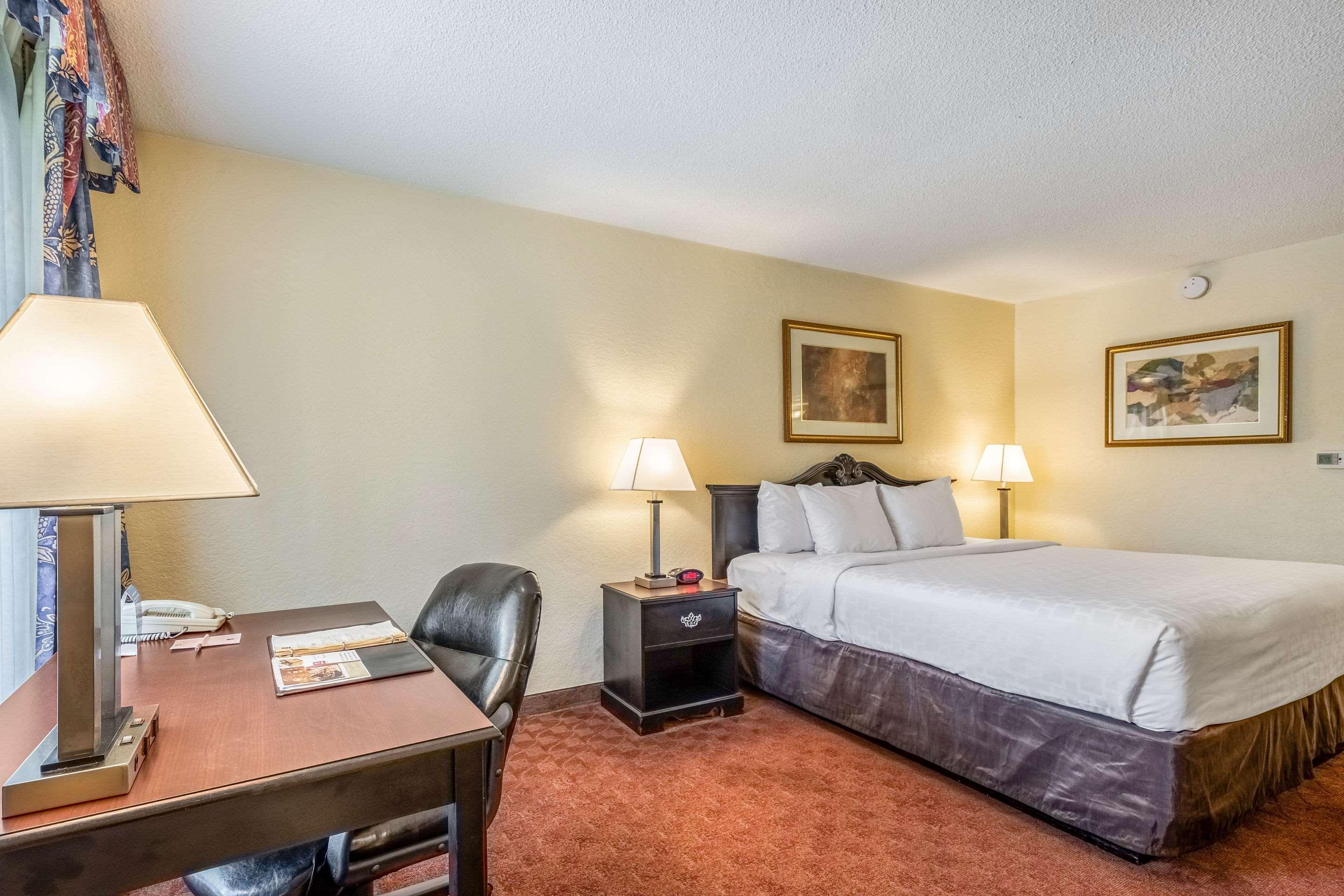 Clarion Inn & Suites Central Clearwater Beach Dış mekan fotoğraf