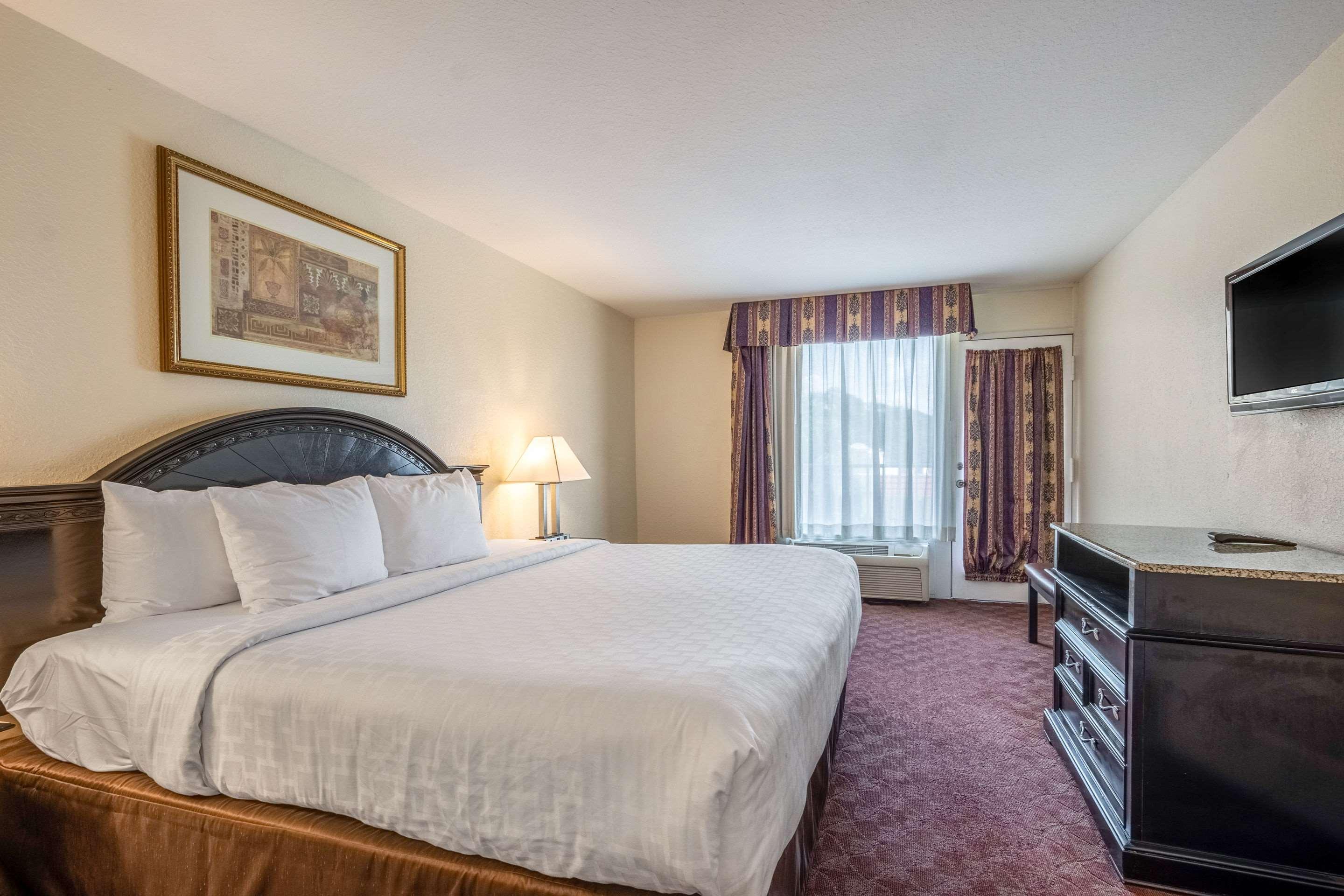 Clarion Inn & Suites Central Clearwater Beach Dış mekan fotoğraf