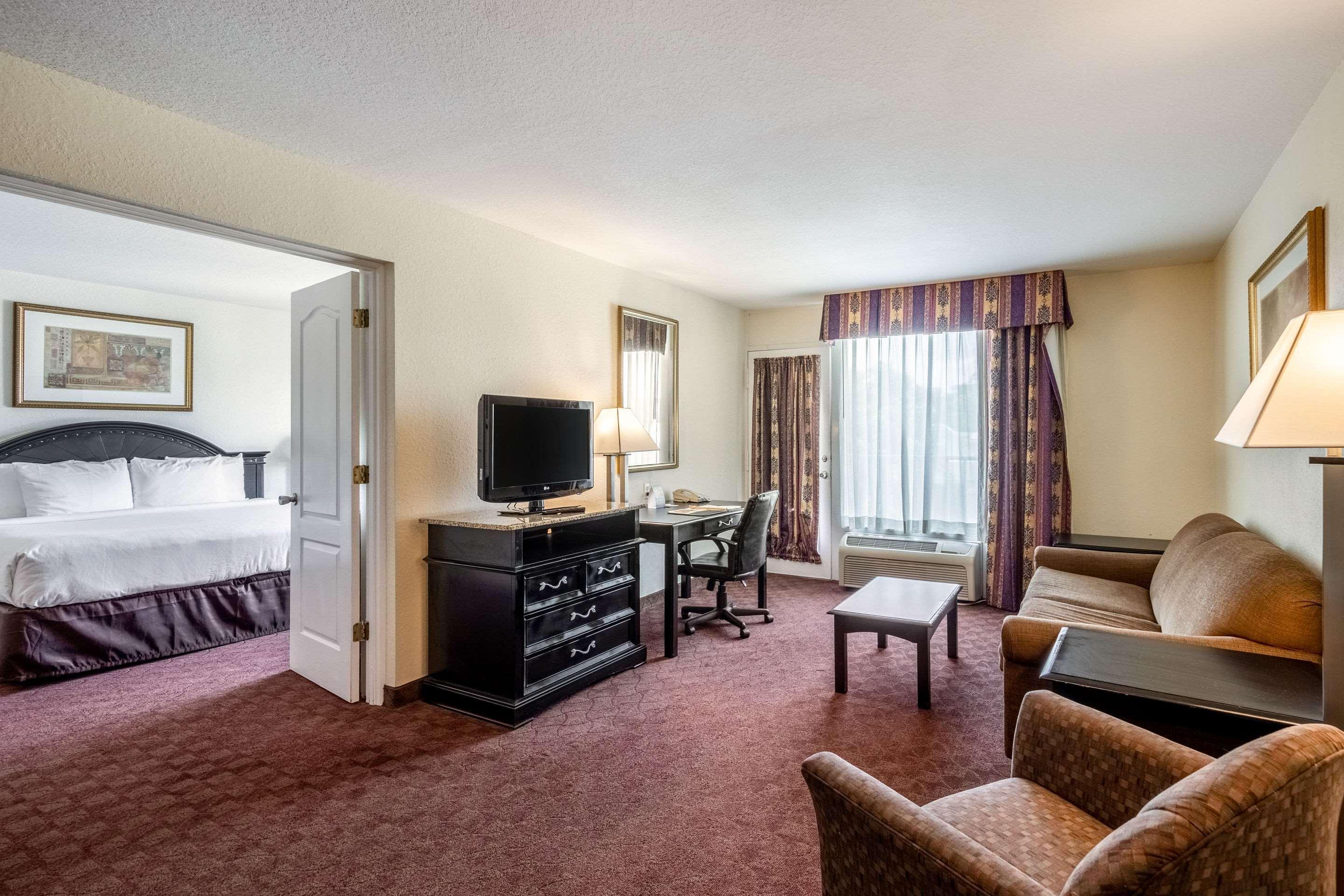 Clarion Inn & Suites Central Clearwater Beach Dış mekan fotoğraf