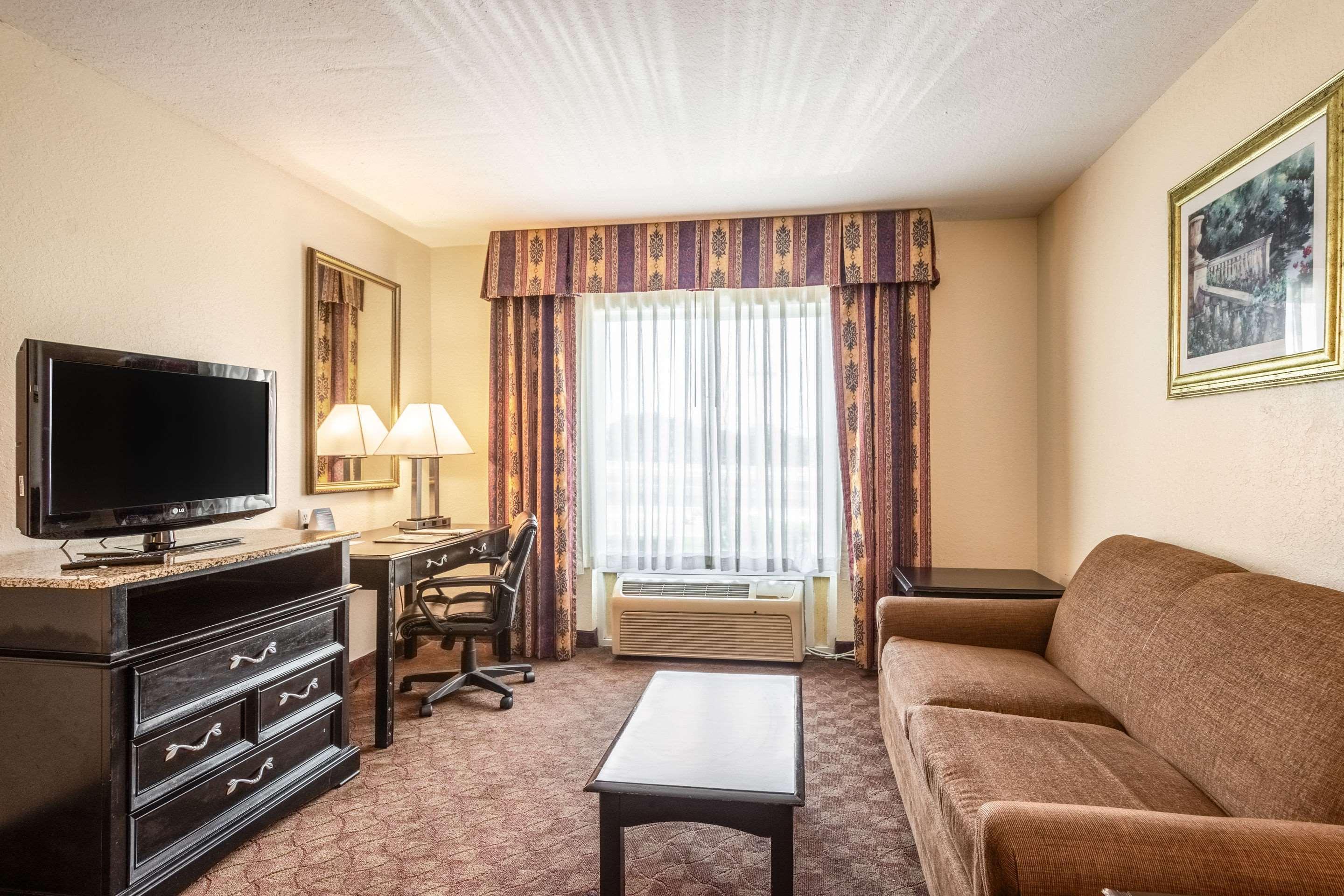 Clarion Inn & Suites Central Clearwater Beach Dış mekan fotoğraf
