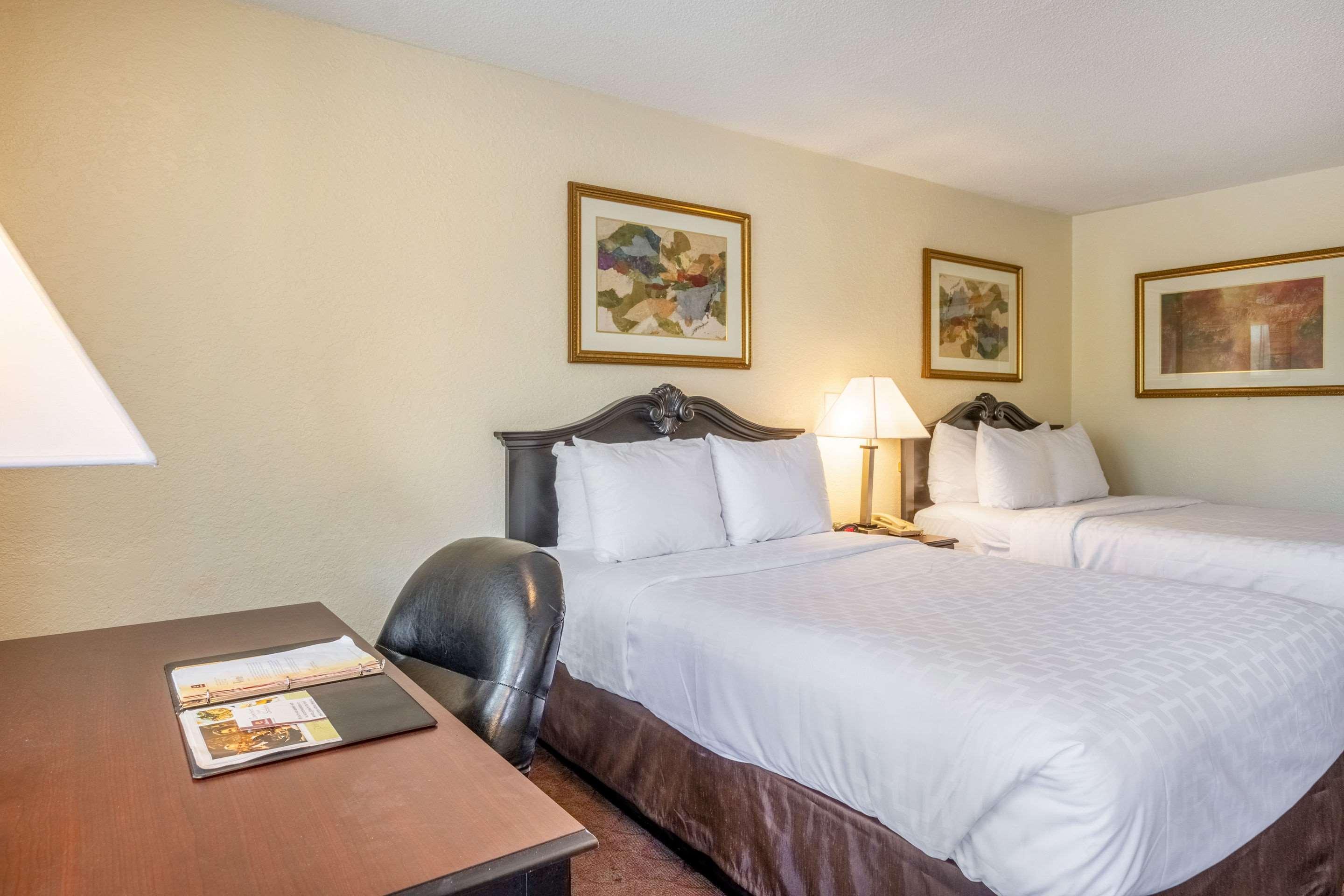 Clarion Inn & Suites Central Clearwater Beach Dış mekan fotoğraf