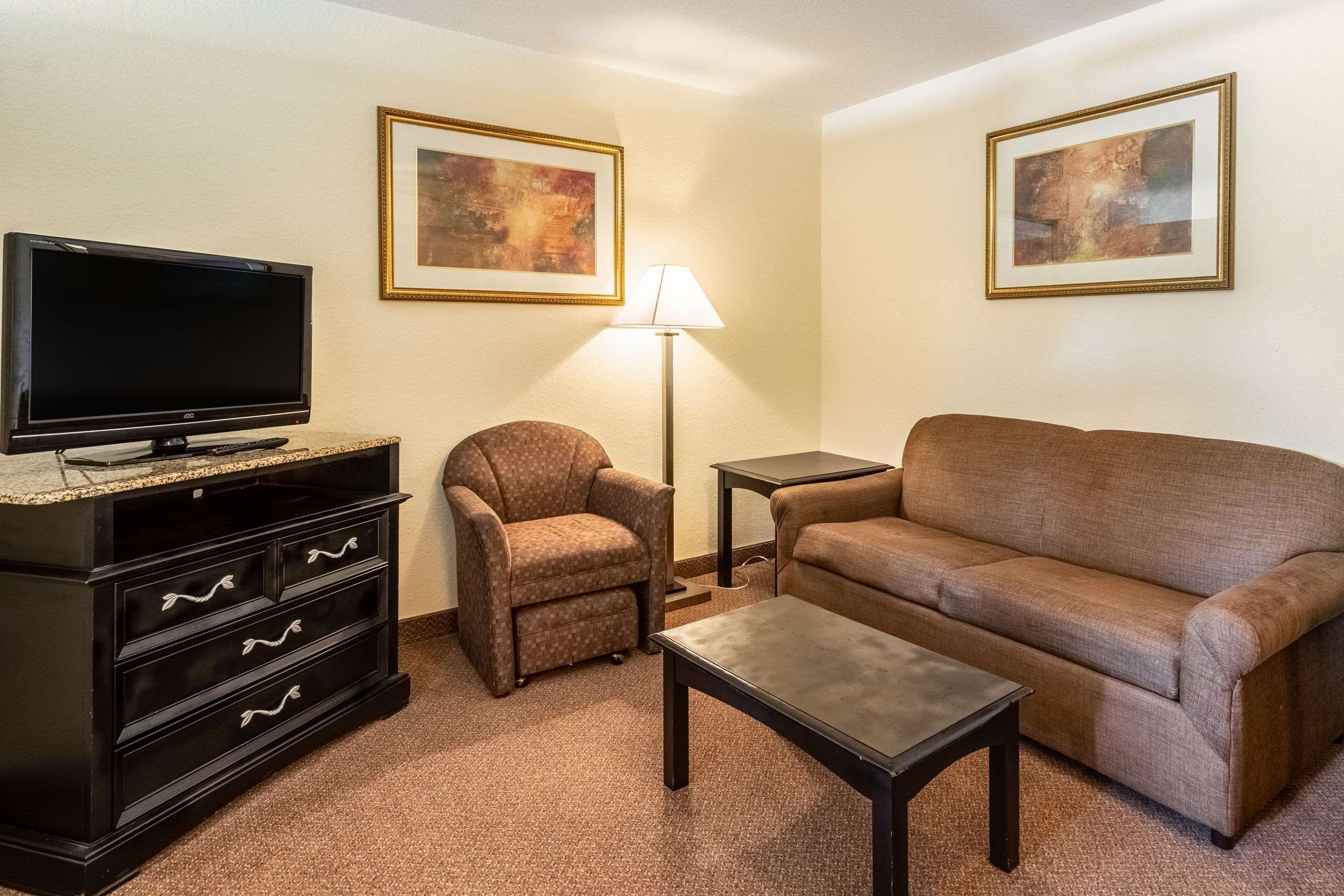 Clarion Inn & Suites Central Clearwater Beach Dış mekan fotoğraf
