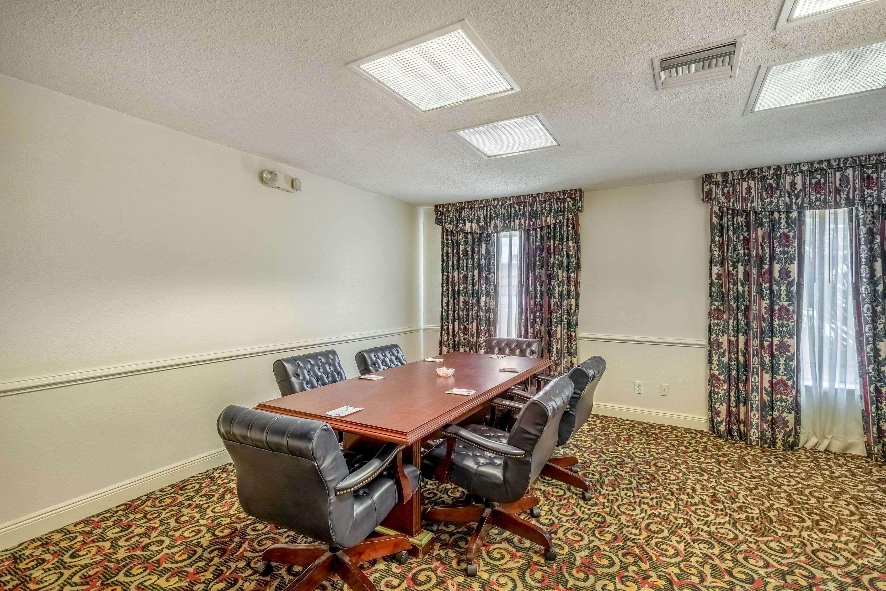 Clarion Inn & Suites Central Clearwater Beach Dış mekan fotoğraf