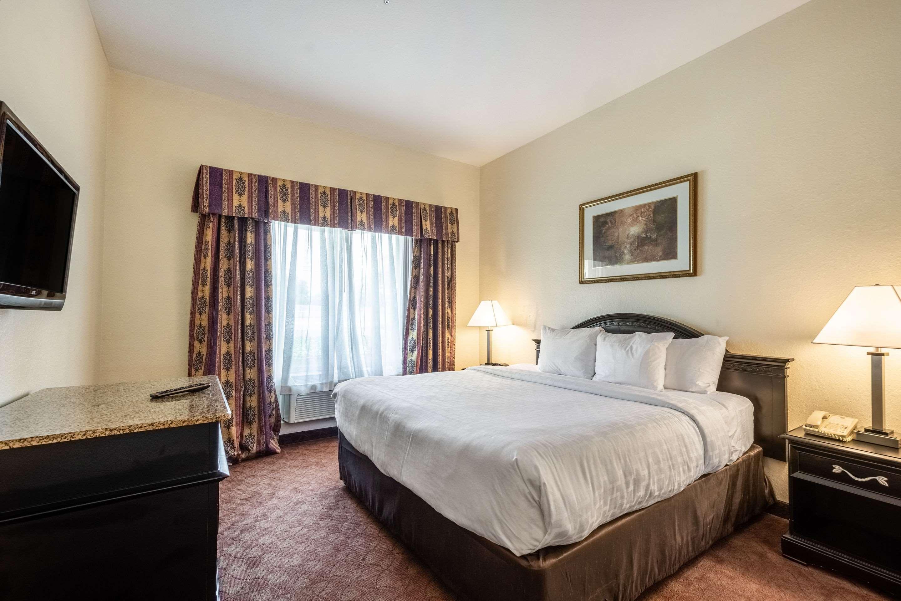 Clarion Inn & Suites Central Clearwater Beach Dış mekan fotoğraf