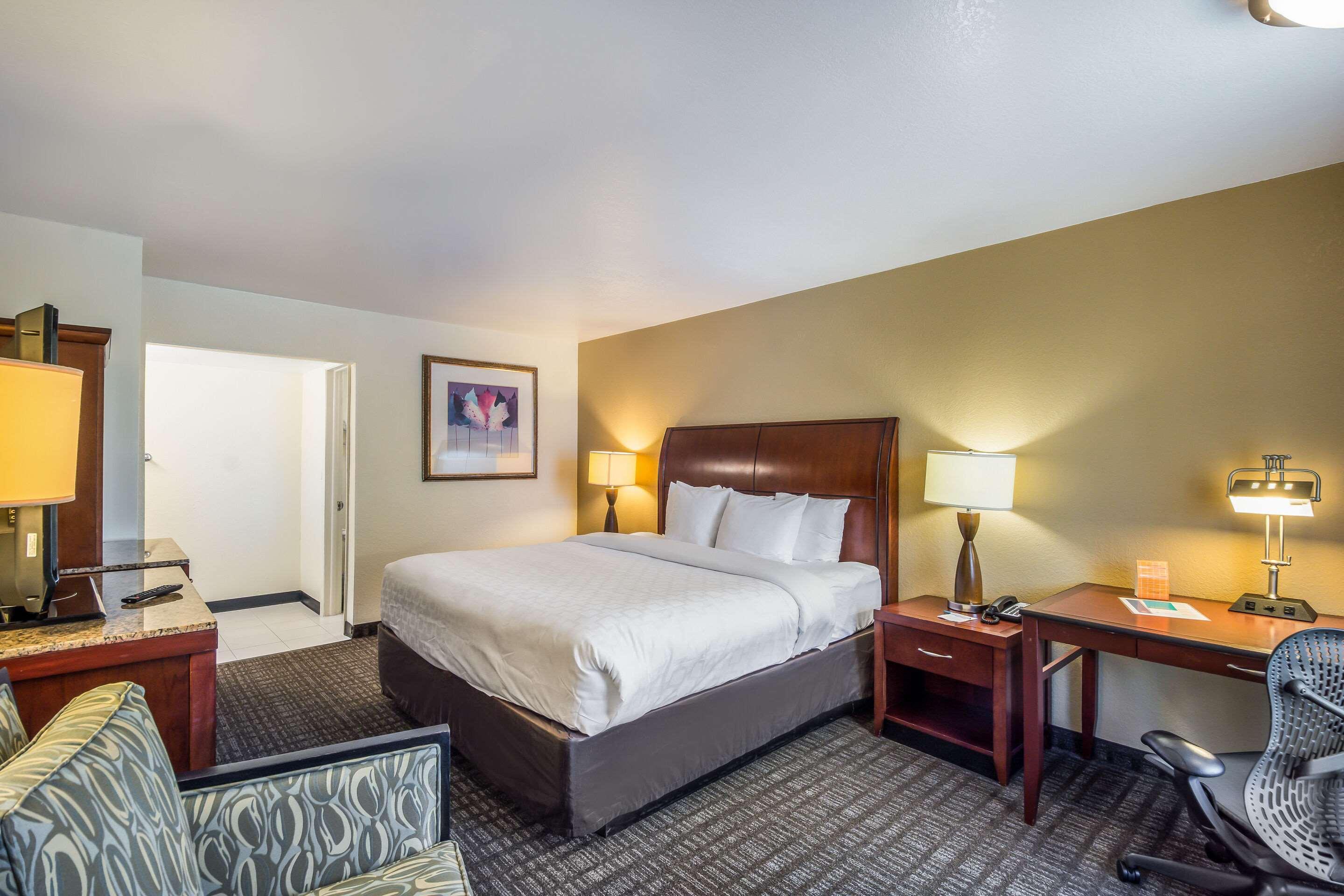 Clarion Inn & Suites Central Clearwater Beach Dış mekan fotoğraf