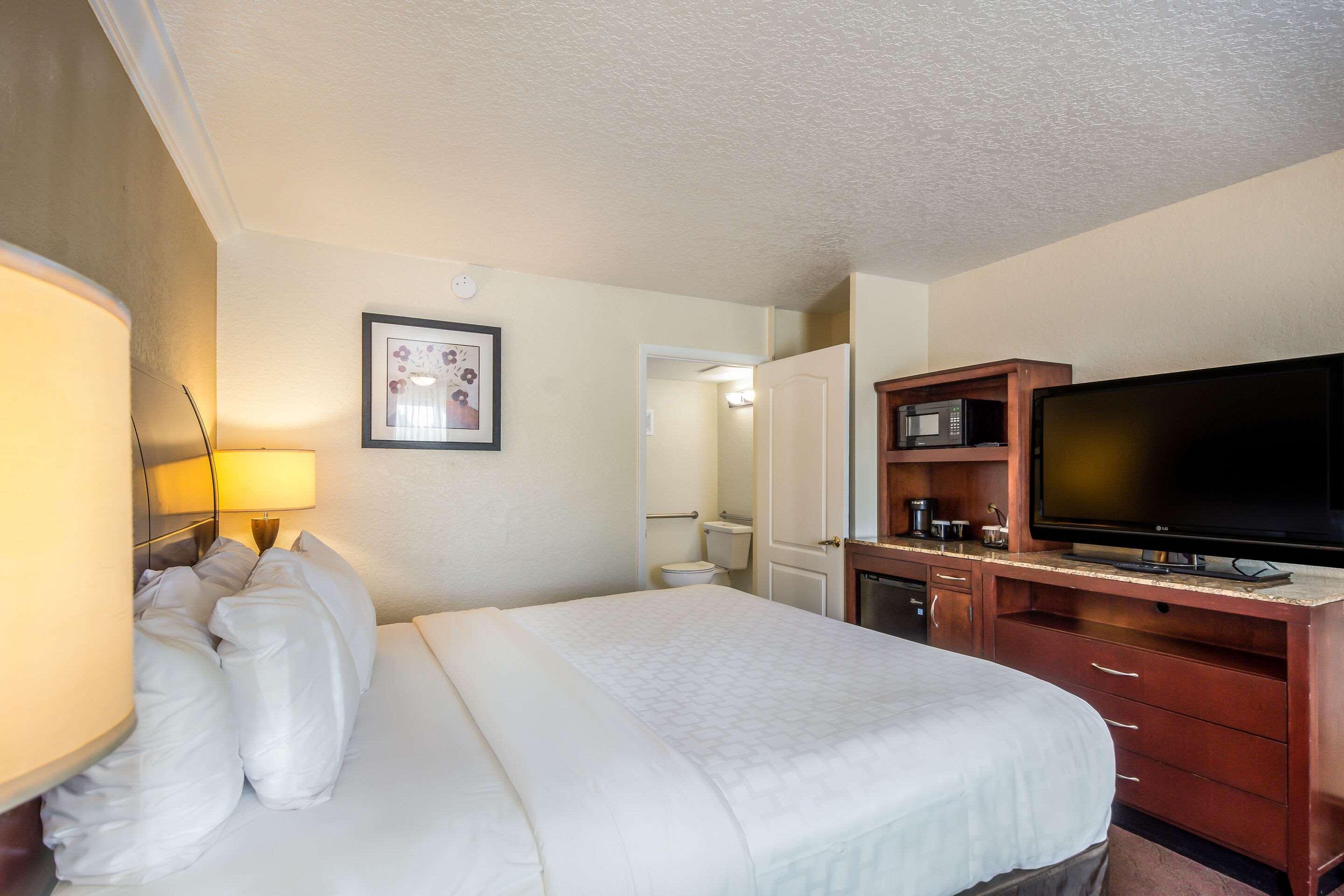 Clarion Inn & Suites Central Clearwater Beach Dış mekan fotoğraf