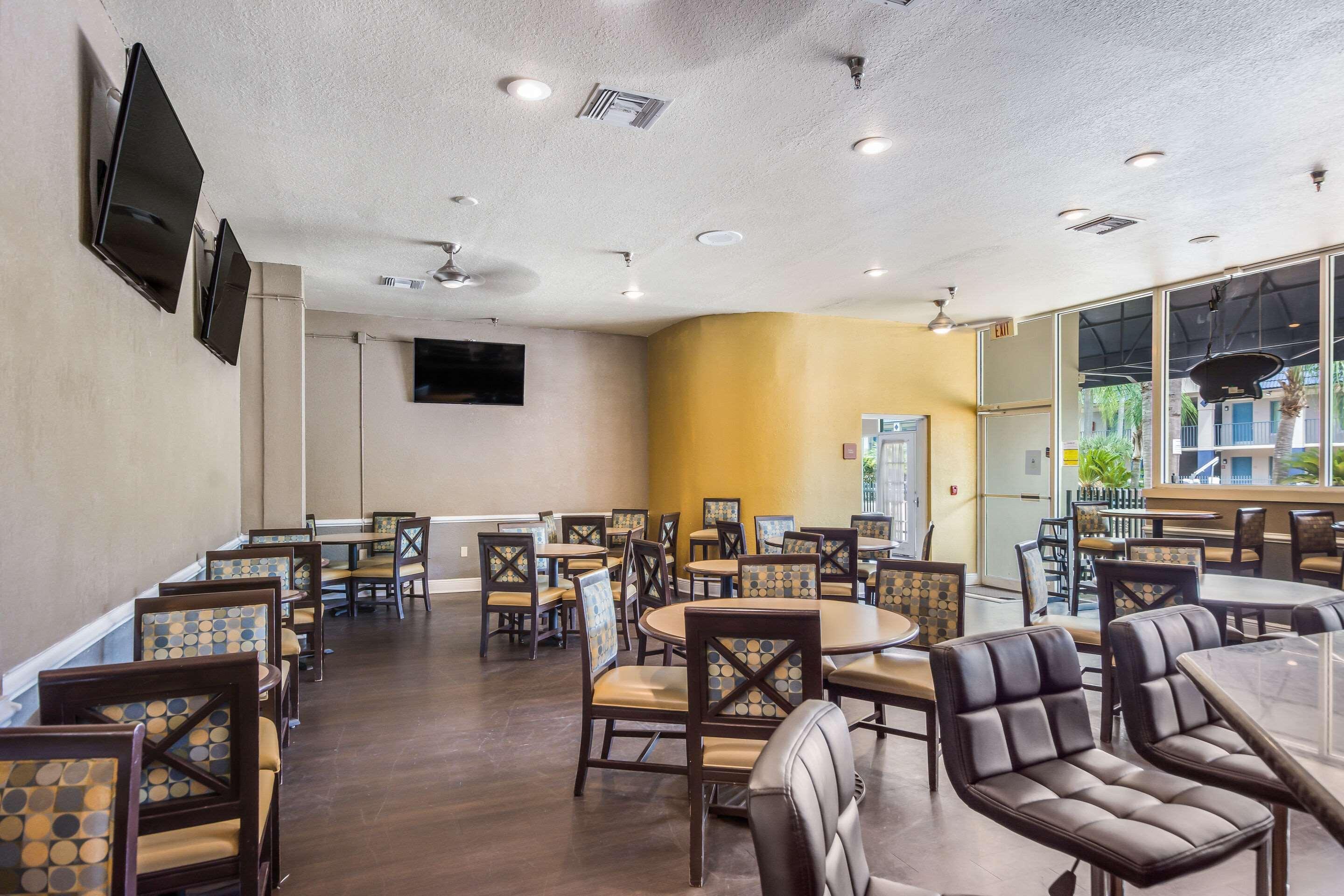 Clarion Inn & Suites Central Clearwater Beach Dış mekan fotoğraf