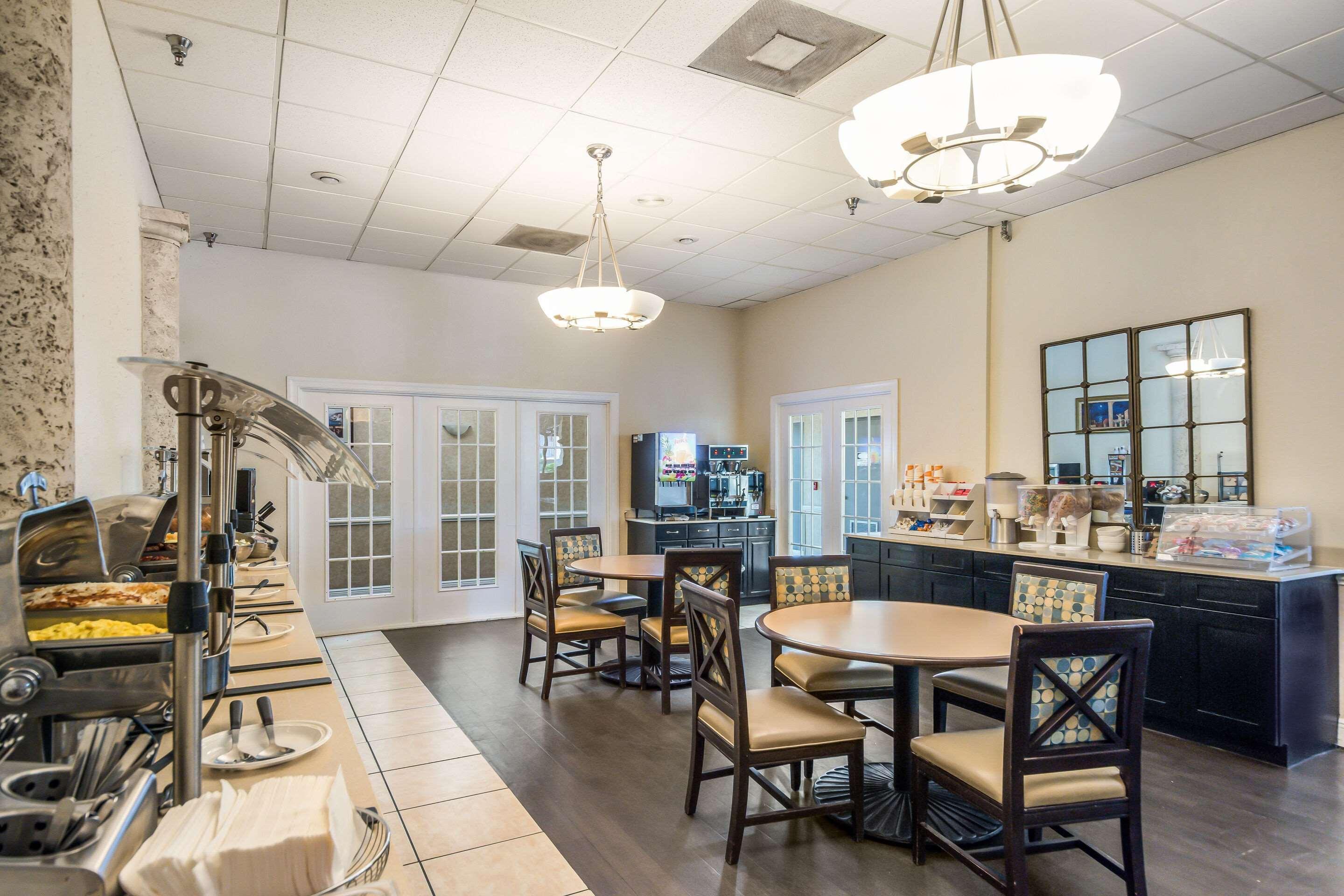 Clarion Inn & Suites Central Clearwater Beach Dış mekan fotoğraf
