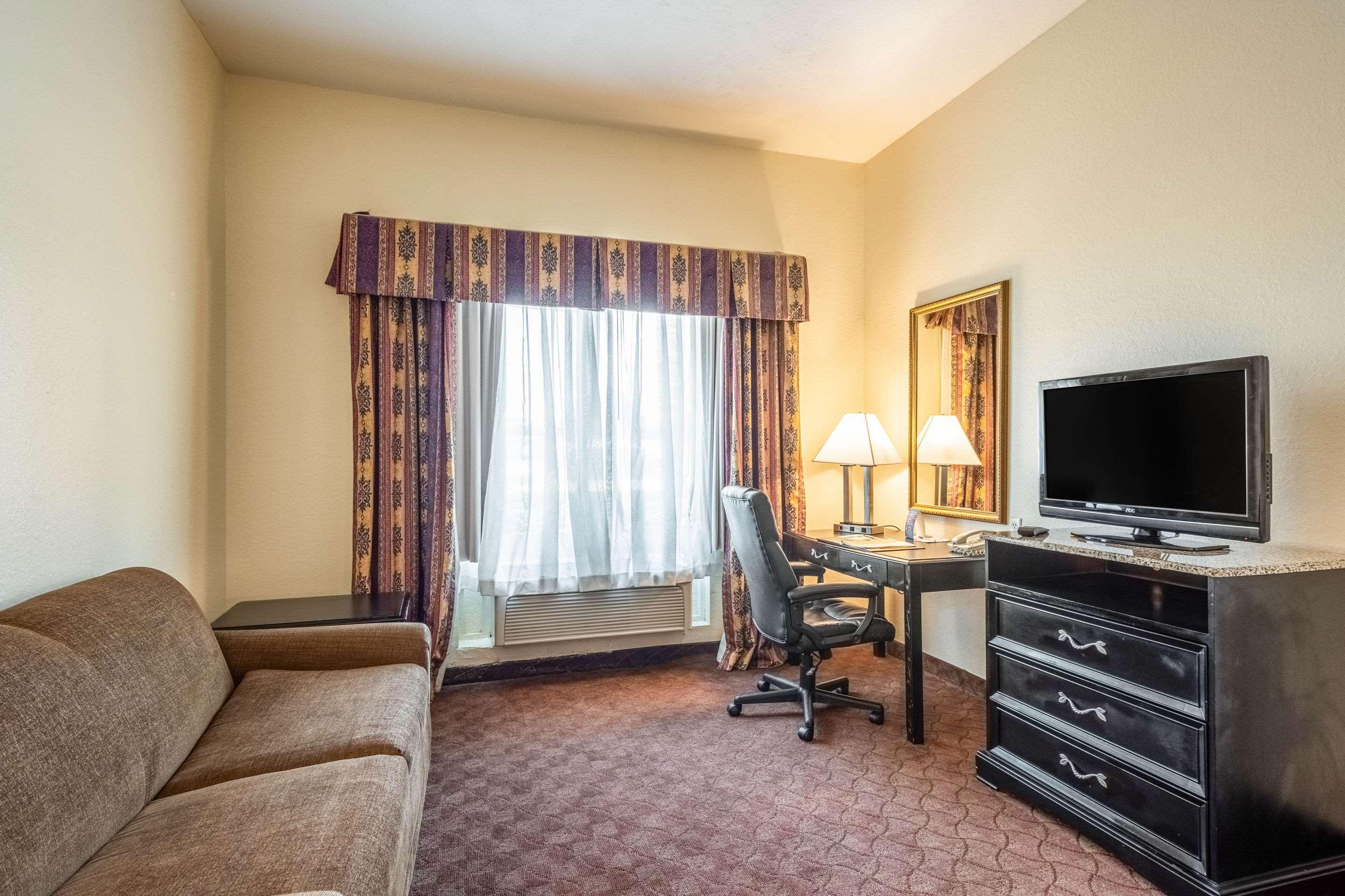 Clarion Inn & Suites Central Clearwater Beach Dış mekan fotoğraf