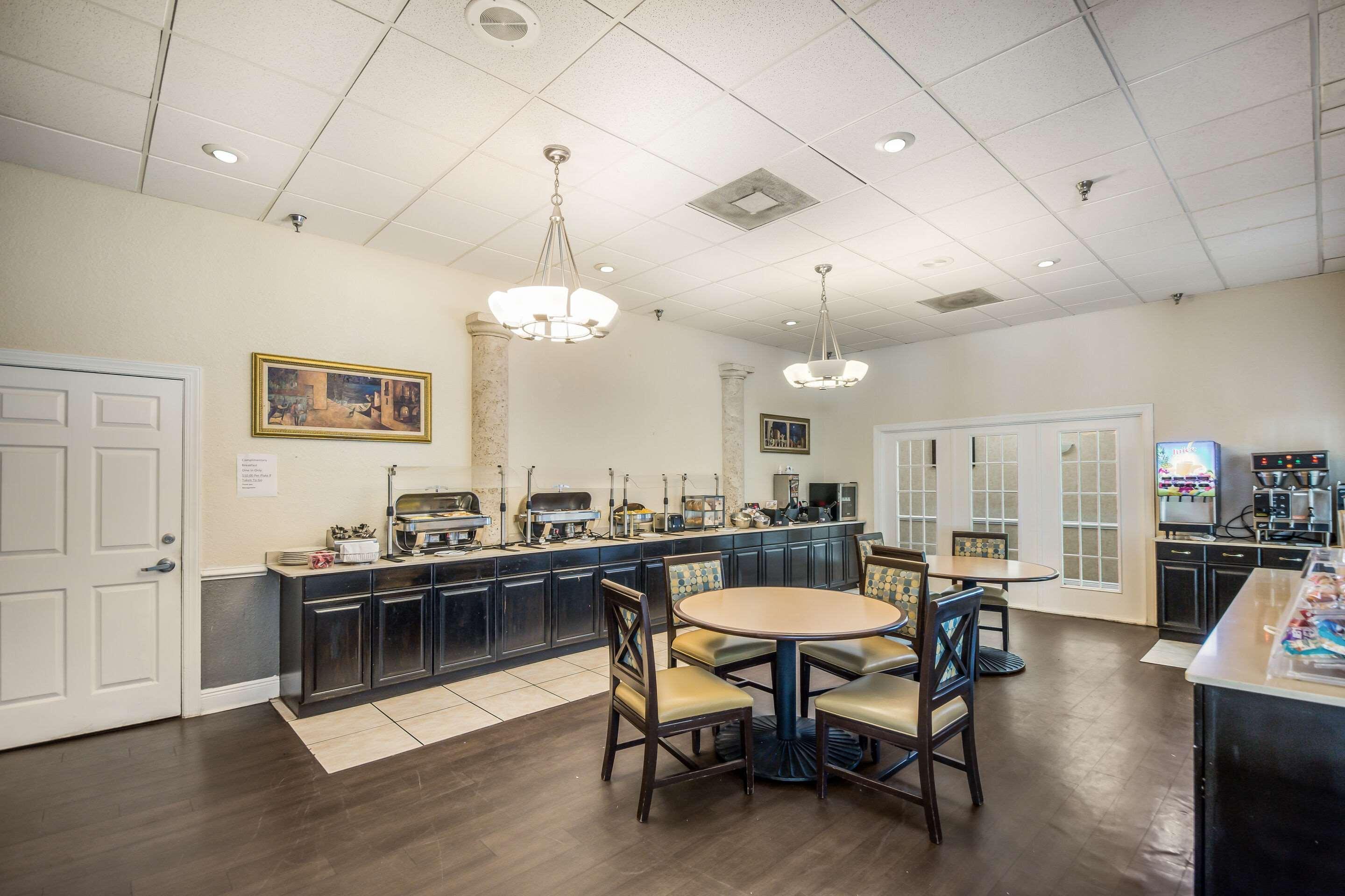 Clarion Inn & Suites Central Clearwater Beach Dış mekan fotoğraf