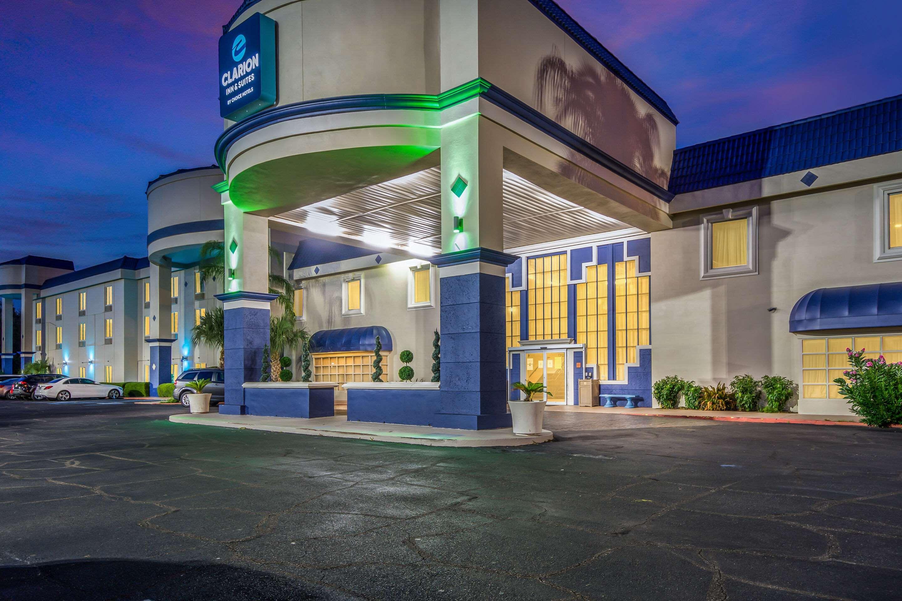 Clarion Inn & Suites Central Clearwater Beach Dış mekan fotoğraf