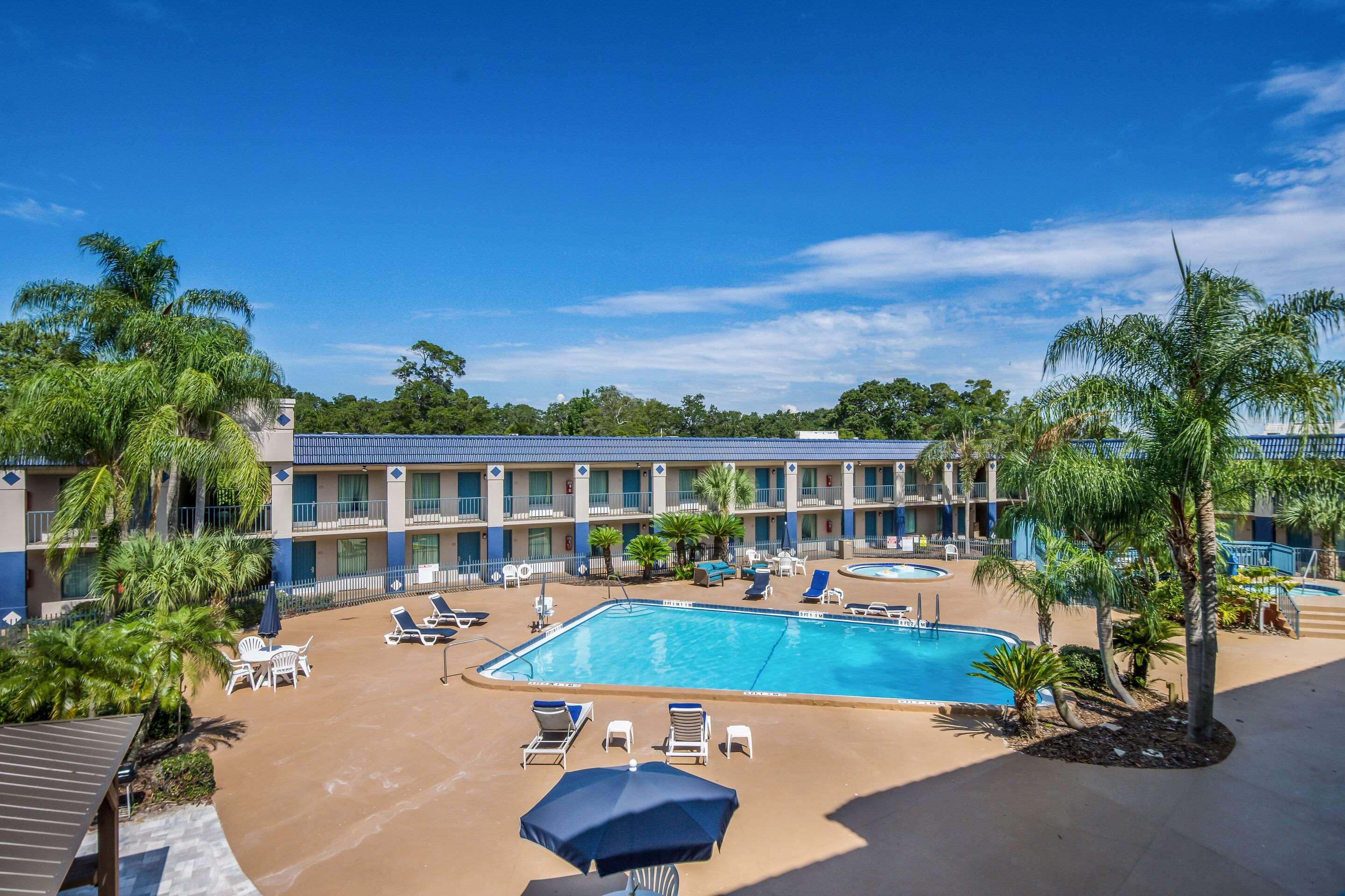 Clarion Inn & Suites Central Clearwater Beach Dış mekan fotoğraf