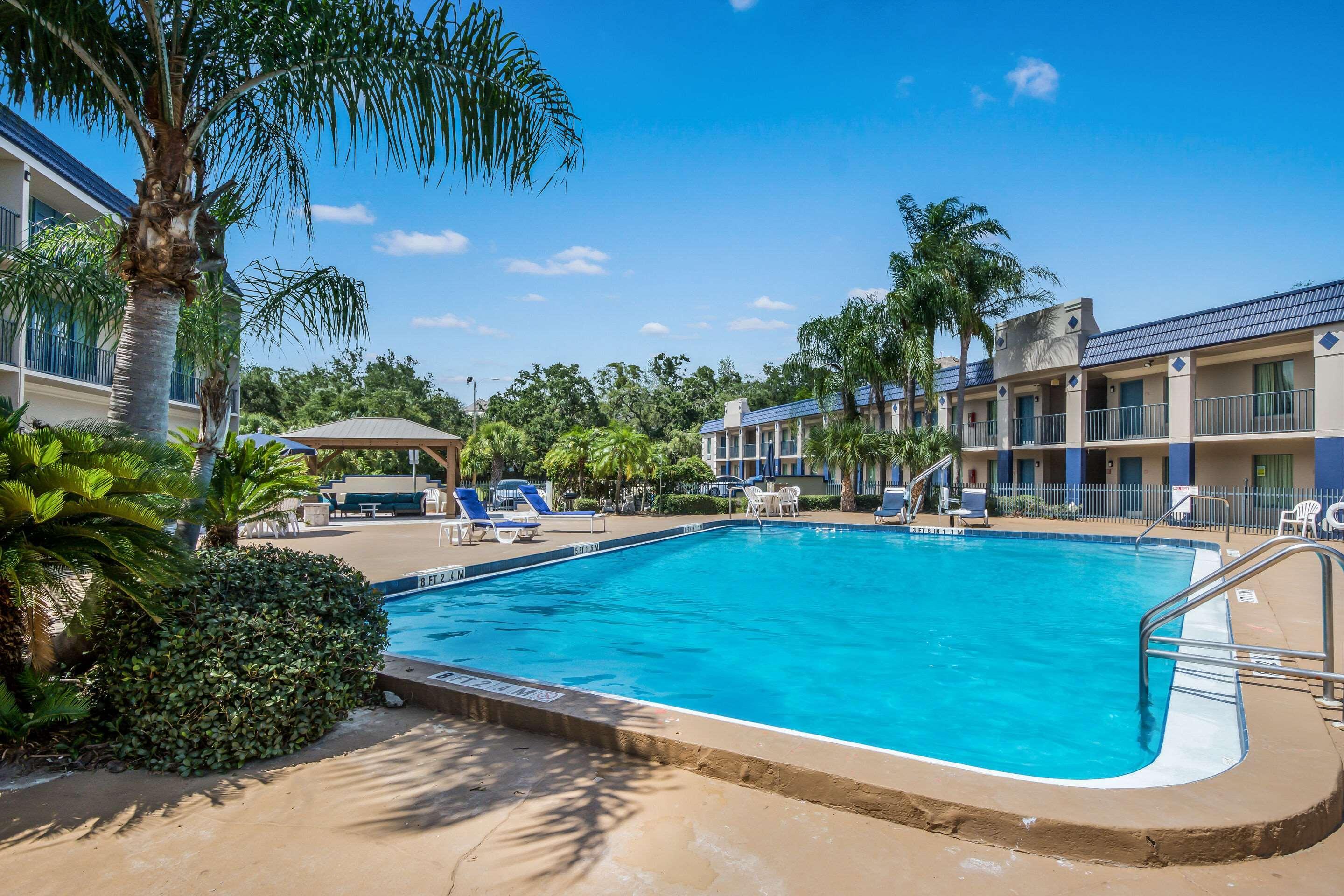 Clarion Inn & Suites Central Clearwater Beach Dış mekan fotoğraf