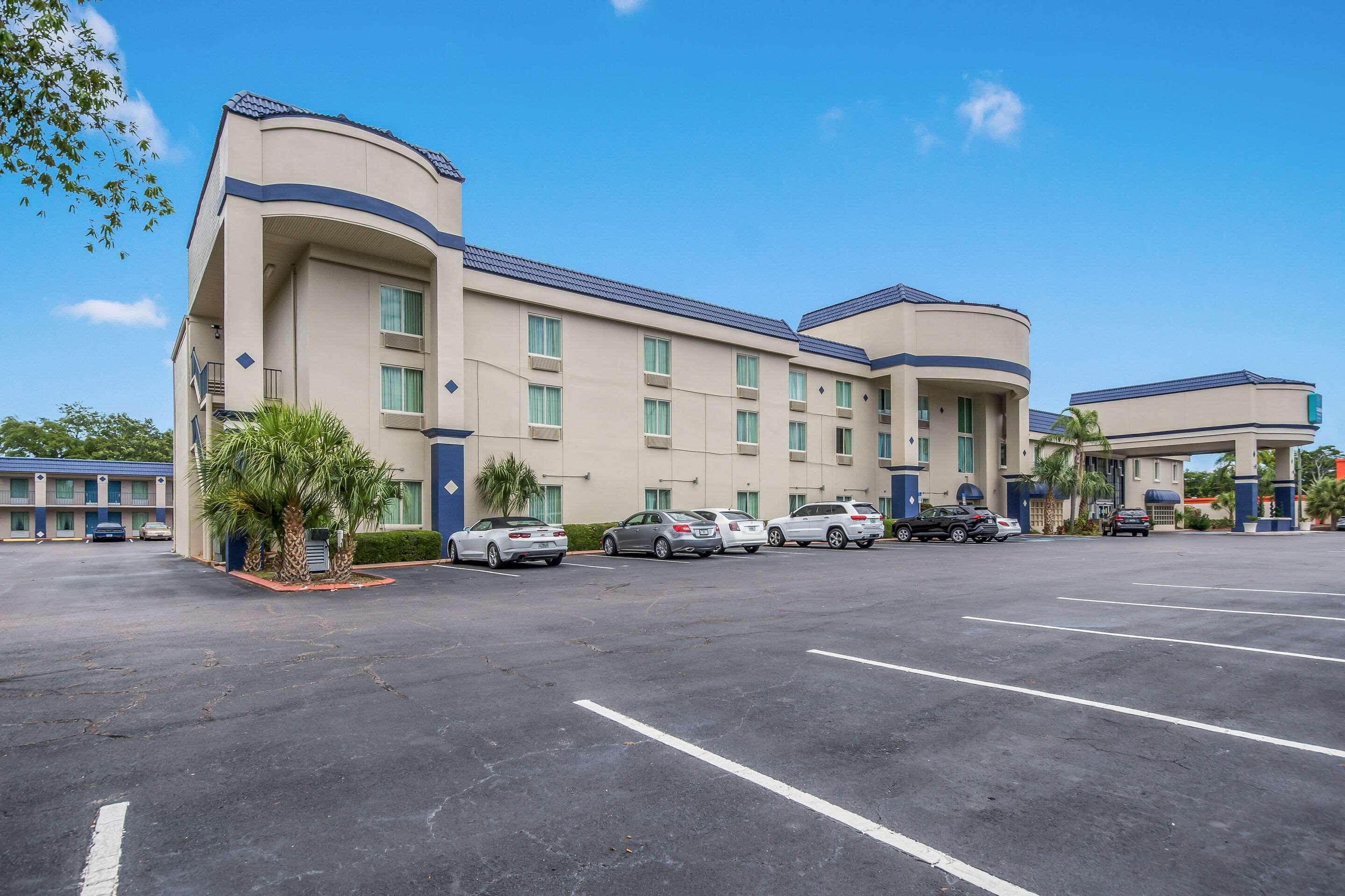 Clarion Inn & Suites Central Clearwater Beach Dış mekan fotoğraf