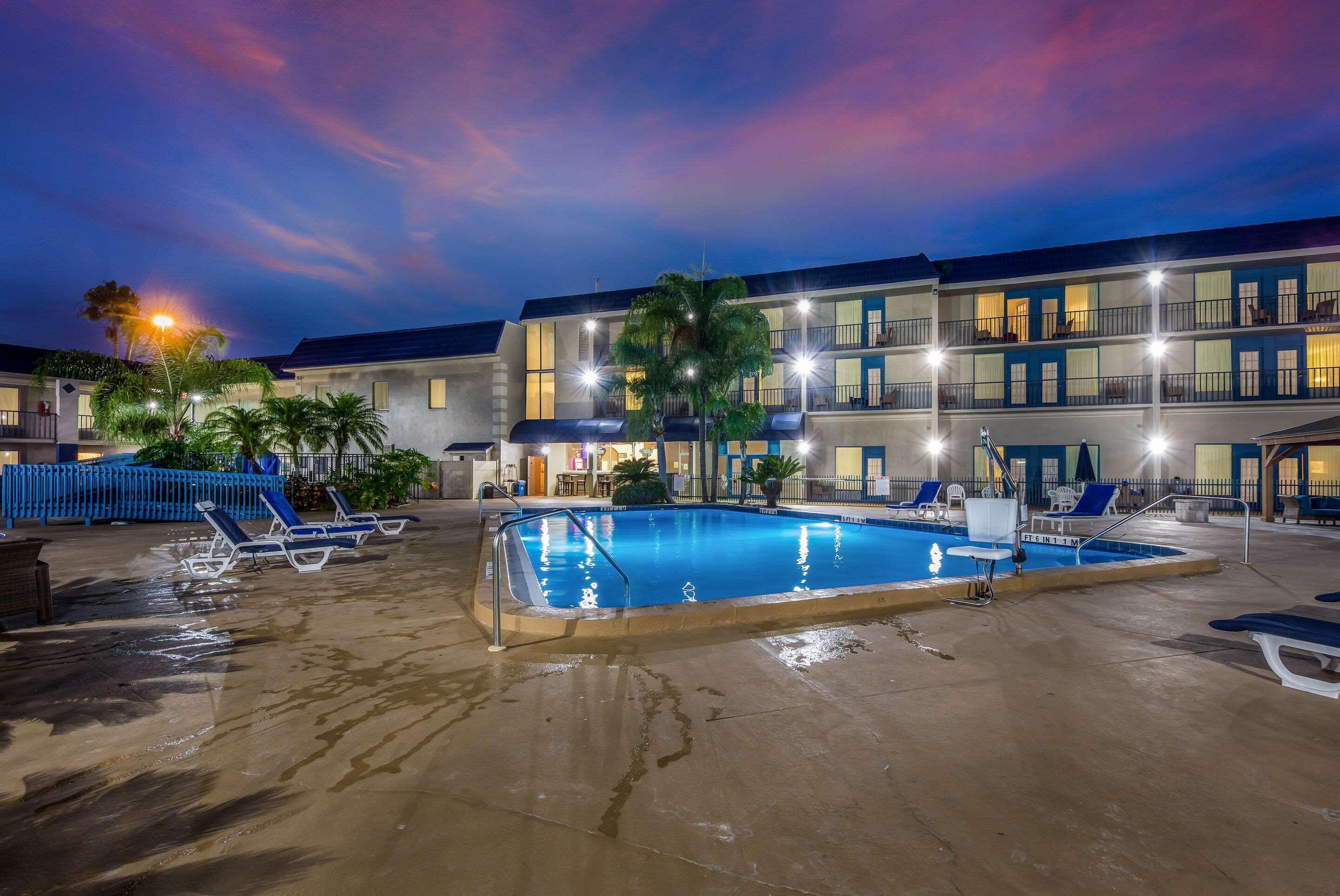 Clarion Inn & Suites Central Clearwater Beach Dış mekan fotoğraf