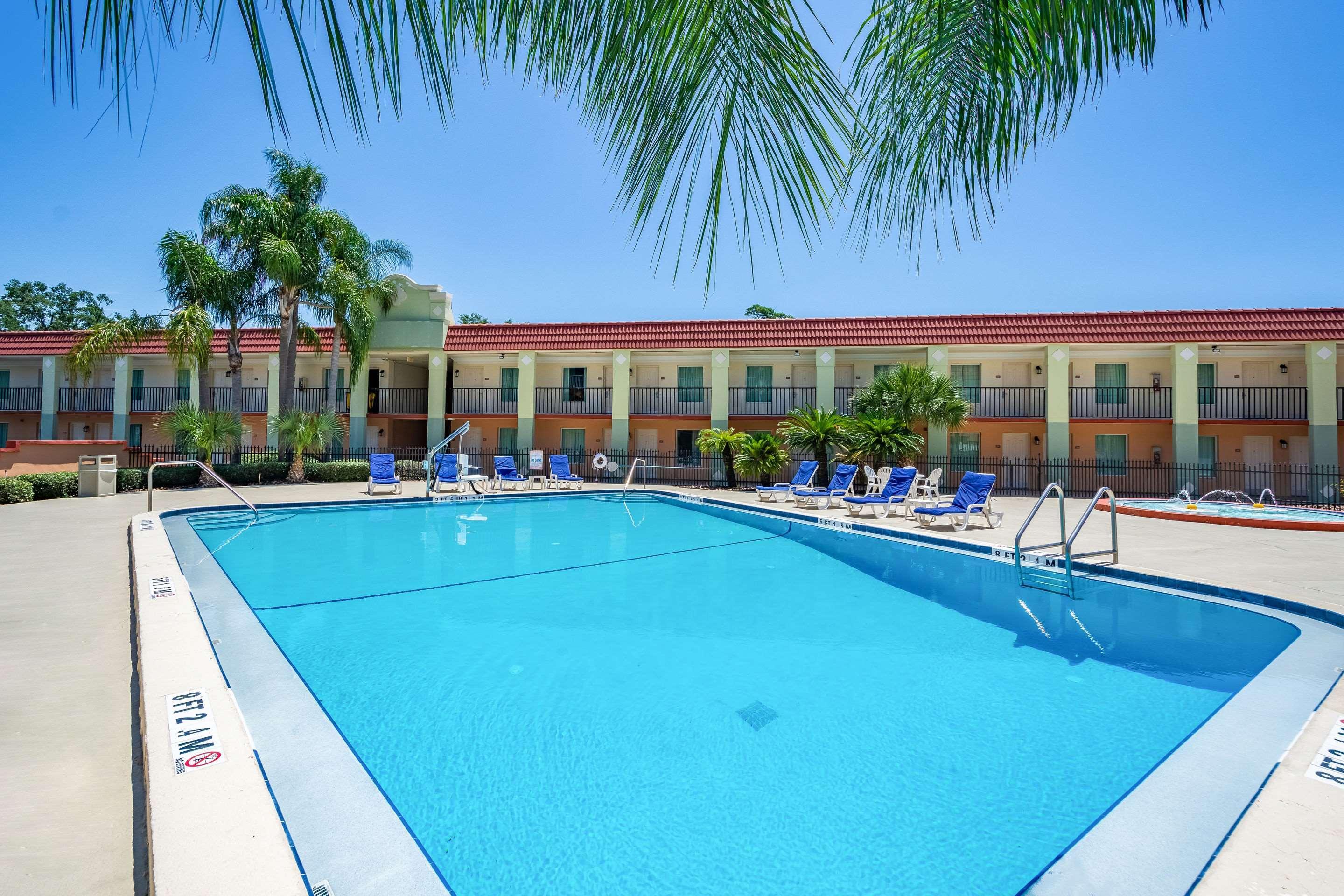 Clarion Inn & Suites Central Clearwater Beach Dış mekan fotoğraf