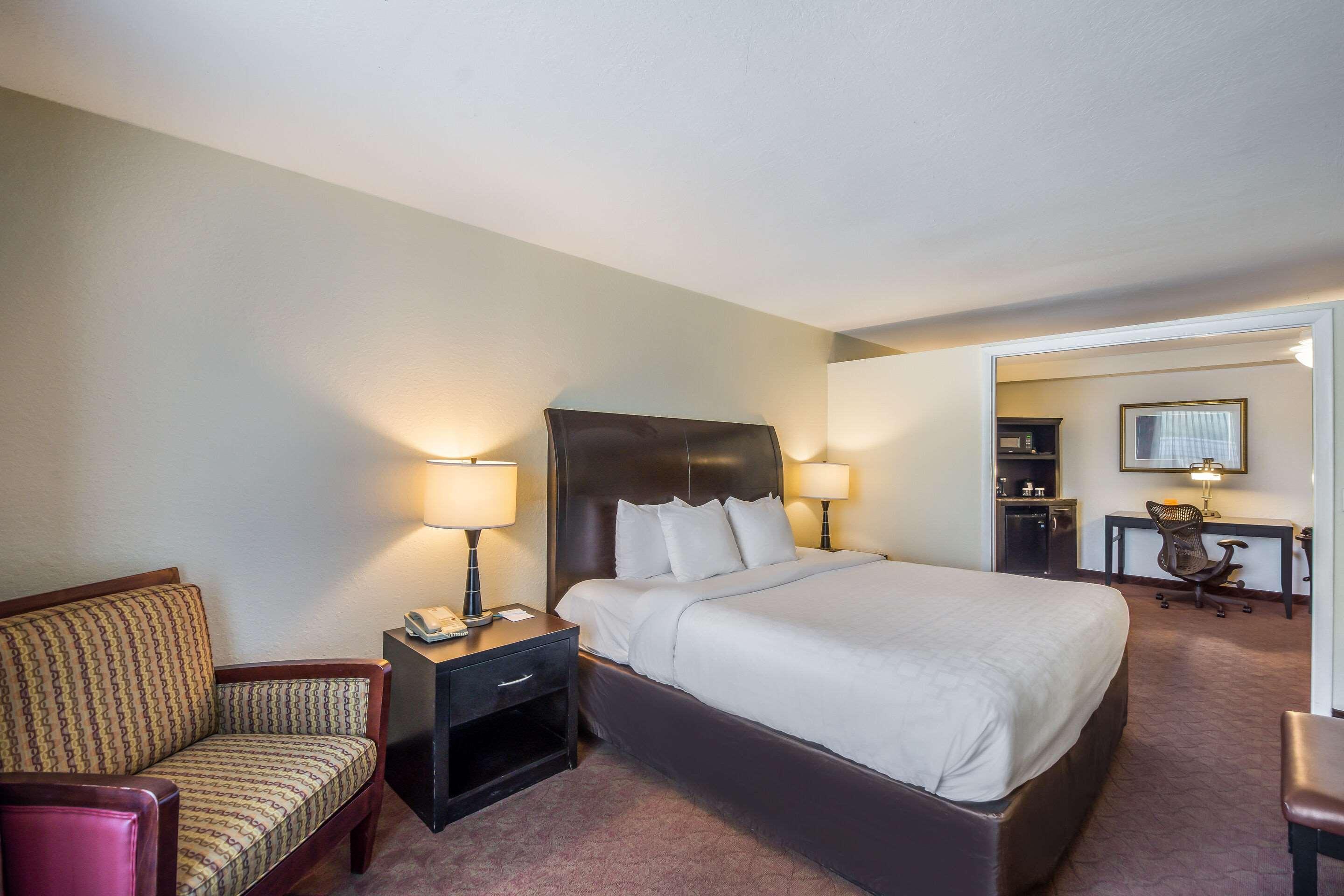 Clarion Inn & Suites Central Clearwater Beach Dış mekan fotoğraf