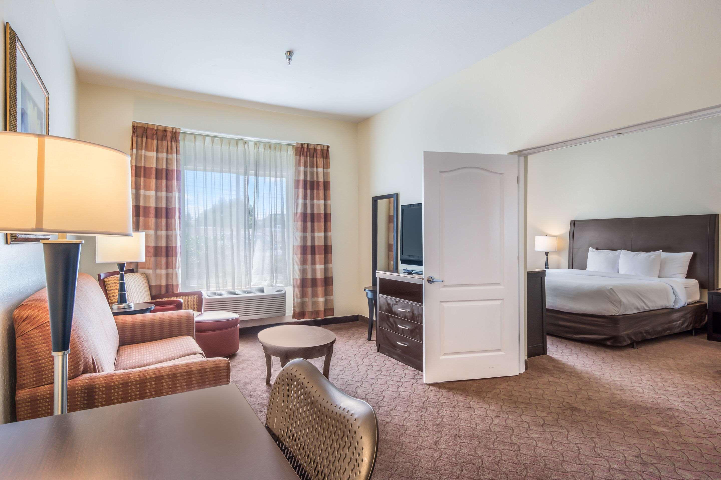 Clarion Inn & Suites Central Clearwater Beach Dış mekan fotoğraf
