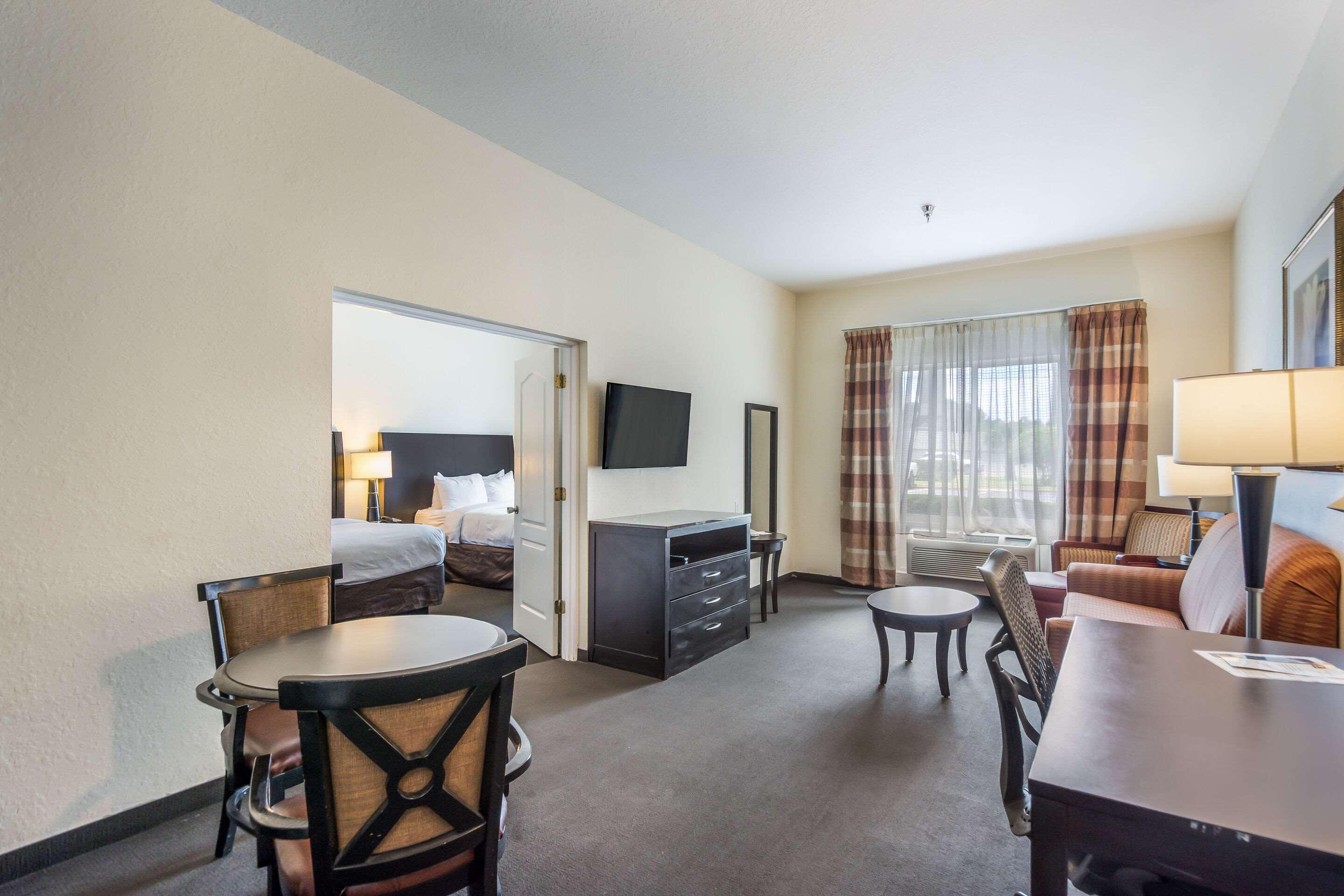 Clarion Inn & Suites Central Clearwater Beach Dış mekan fotoğraf