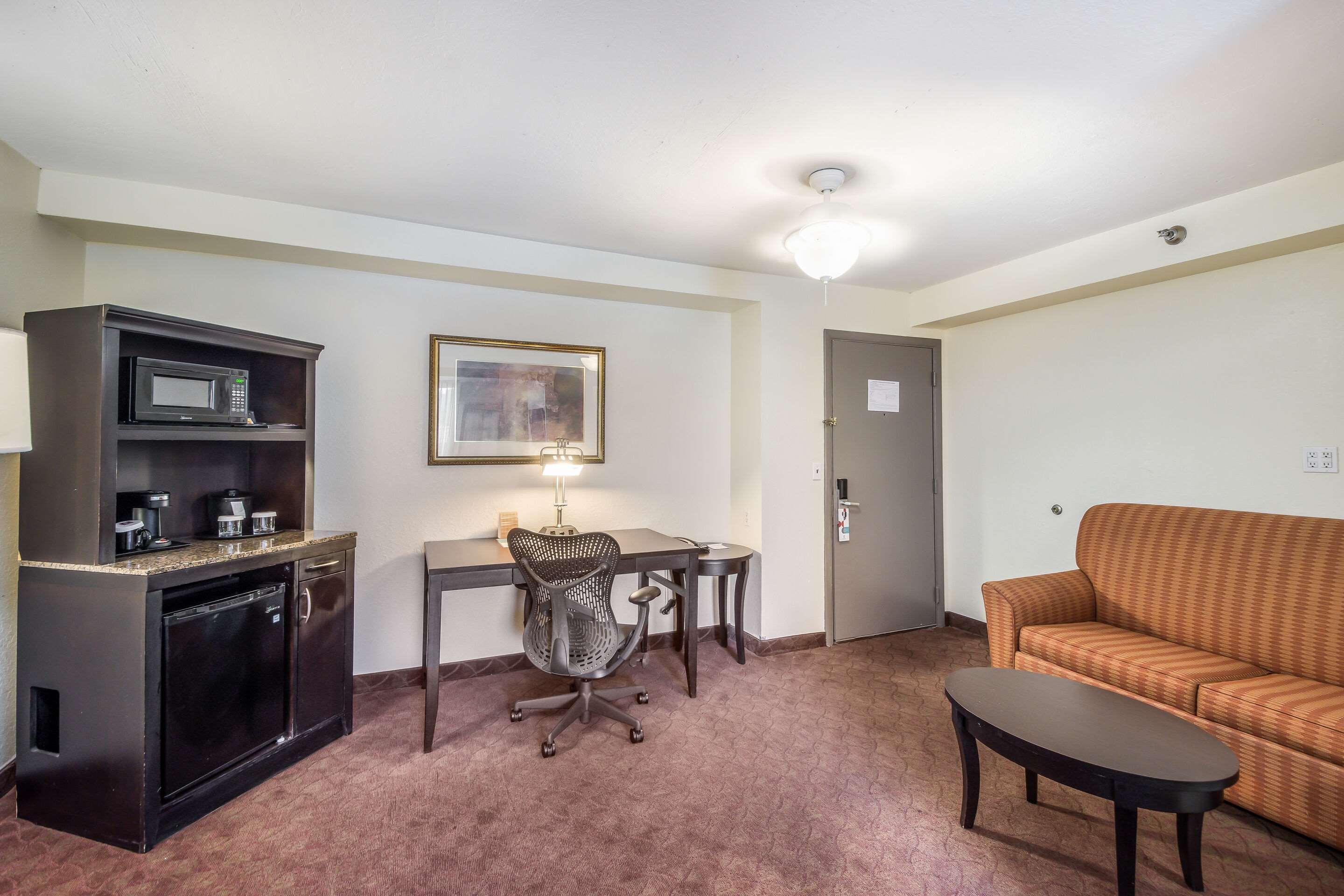 Clarion Inn & Suites Central Clearwater Beach Dış mekan fotoğraf