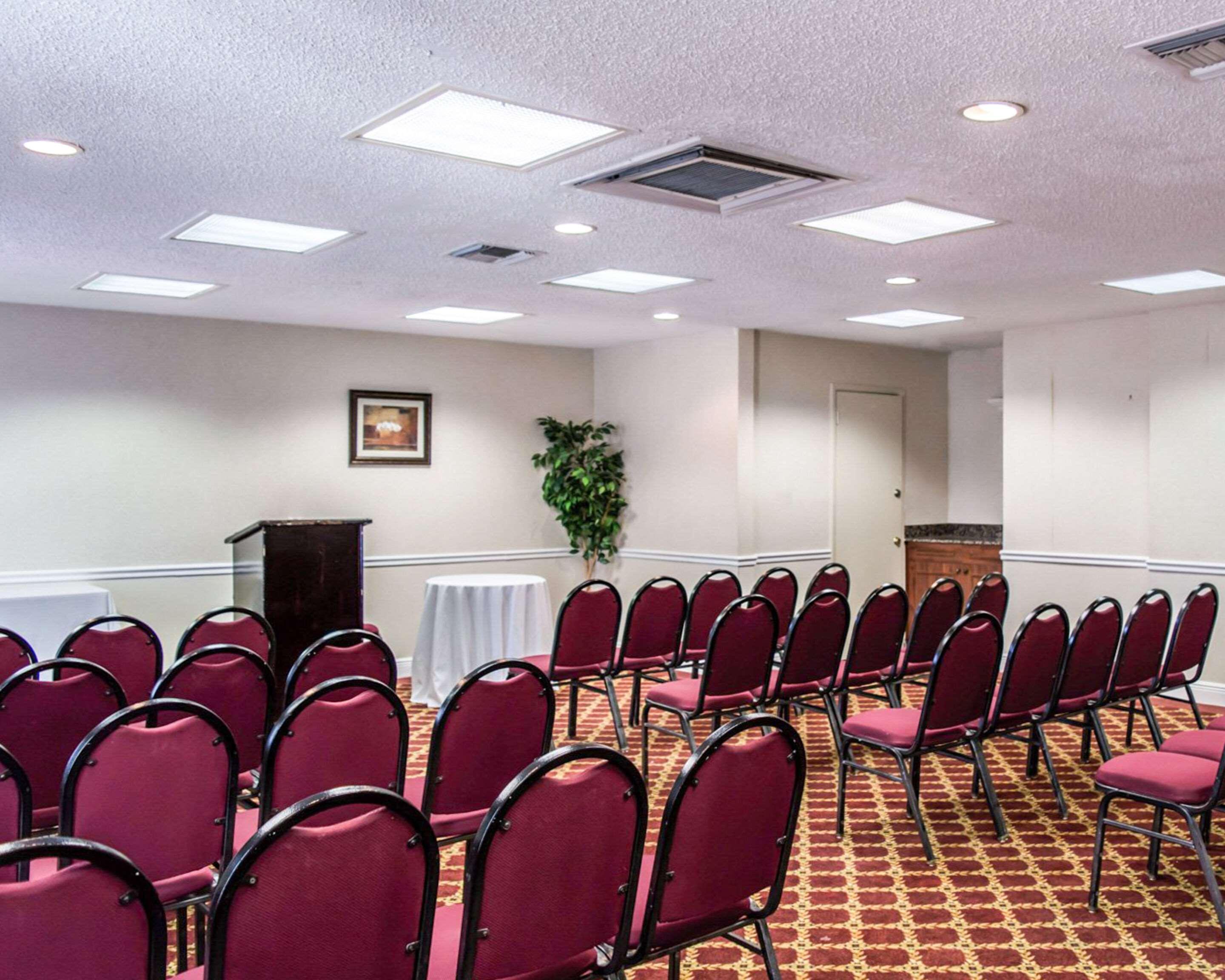 Clarion Inn & Suites Central Clearwater Beach Dış mekan fotoğraf